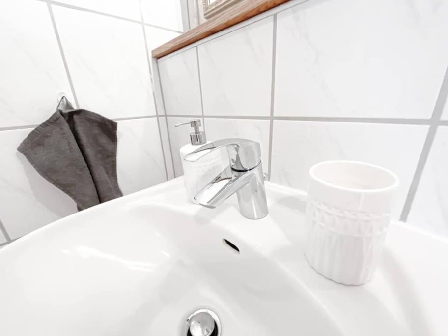 Schoene Ferienwohnung Mit Blick Ueber Stadtwald Leipzig Exterior foto